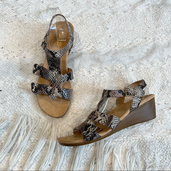 VIONIC Glenda black/brown/beige snake print sandals. Reposhed but never worn . - Picture 1 of 8